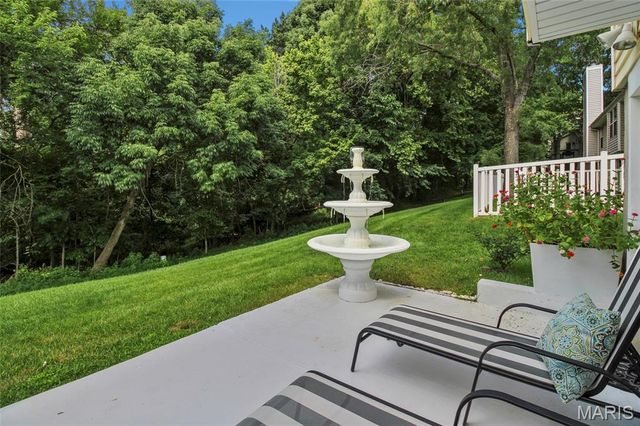 1927 King Arthur Court, St Louis, MO 63146