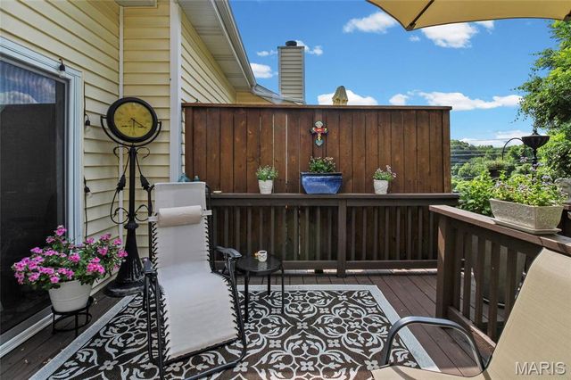 1927 King Arthur Court, St Louis, MO 63146