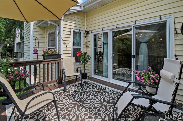 1927 King Arthur Court, St Louis, MO 63146
