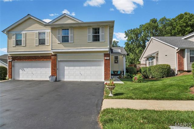 1927 King Arthur Court, St Louis, MO 63146