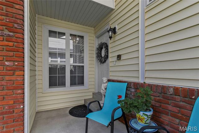 1927 King Arthur Court, St Louis, MO 63146