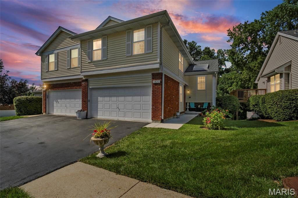 1927 King Arthur Court, St Louis, MO 63146