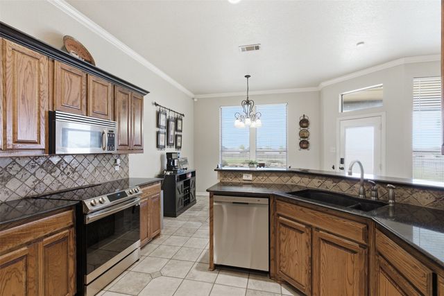 165 Canyon Drive, Decatur, TX 76234