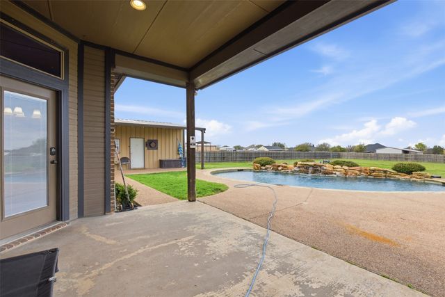 165 Canyon Drive, Decatur, TX 76234