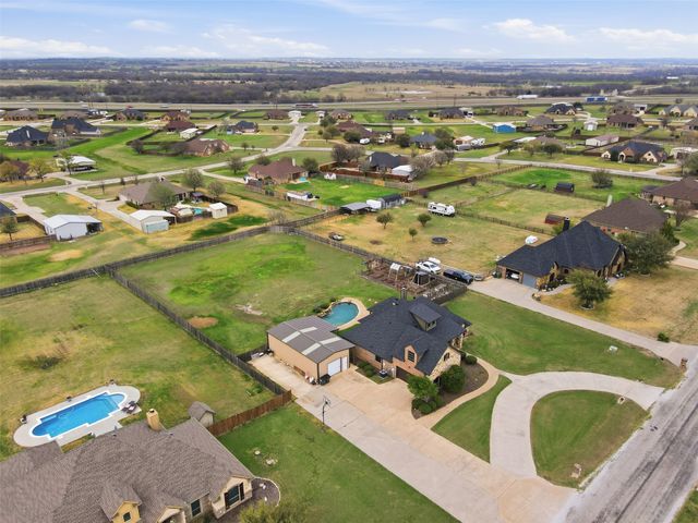 165 Canyon Drive, Decatur, TX 76234