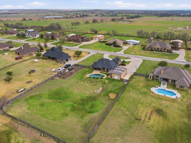 165 Canyon Drive, Decatur, TX 76234