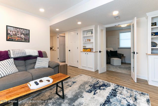 3725 Stoneleigh Drive, Lansing, MI 48910