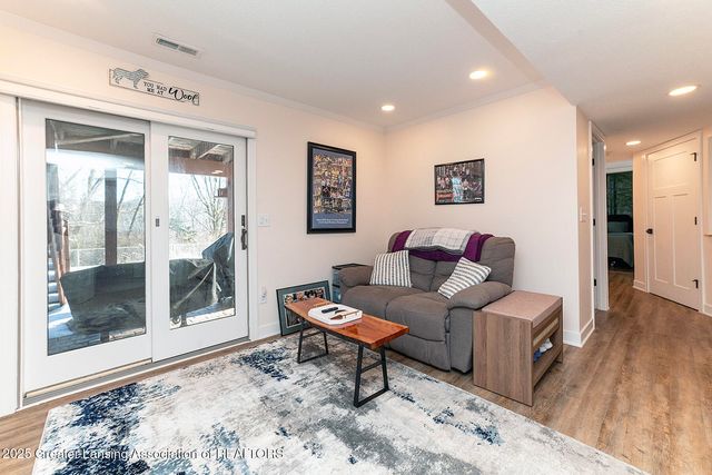 3725 Stoneleigh Drive, Lansing, MI 48910