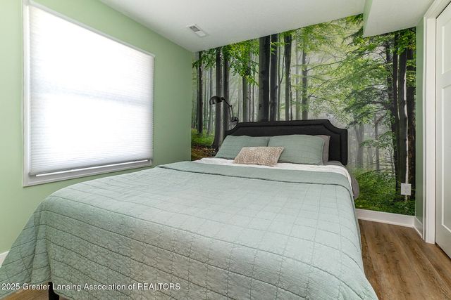 3725 Stoneleigh Drive, Lansing, MI 48910