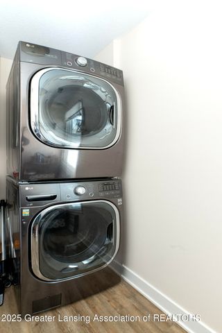 3725 Stoneleigh Drive, Lansing, MI 48910