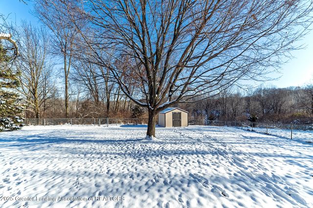 3725 Stoneleigh Drive, Lansing, MI 48910