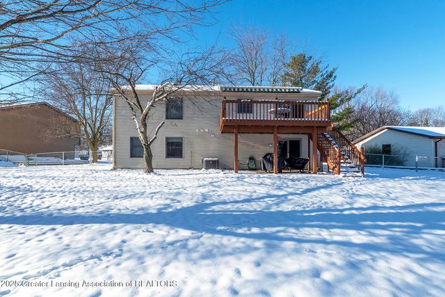 3725 Stoneleigh Drive, Lansing, MI 48910