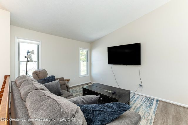 3725 Stoneleigh Drive, Lansing, MI 48910