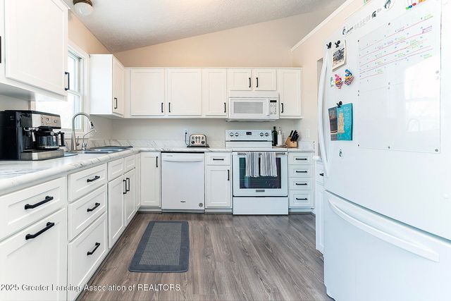 3725 Stoneleigh Drive, Lansing, MI 48910