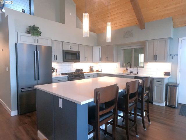 13422 Sw AIRFIELD Ln, Culver, OR 97734