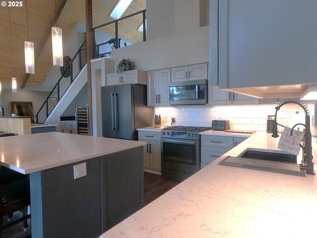 13422 Sw AIRFIELD Ln, Culver, OR 97734