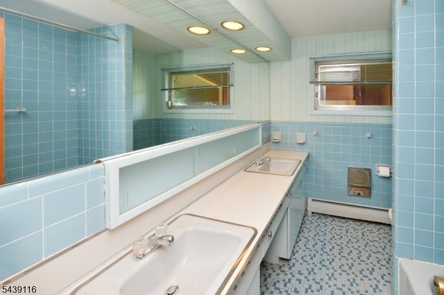 235 Godwin Ave, Wyckoff Twp., NJ 07481
