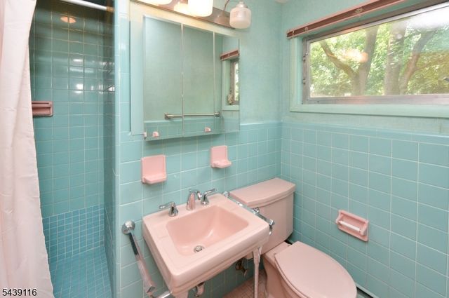 235 Godwin Ave, Wyckoff Twp., NJ 07481