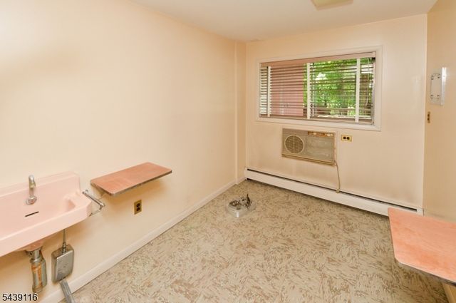 235 Godwin Ave, Wyckoff Twp., NJ 07481