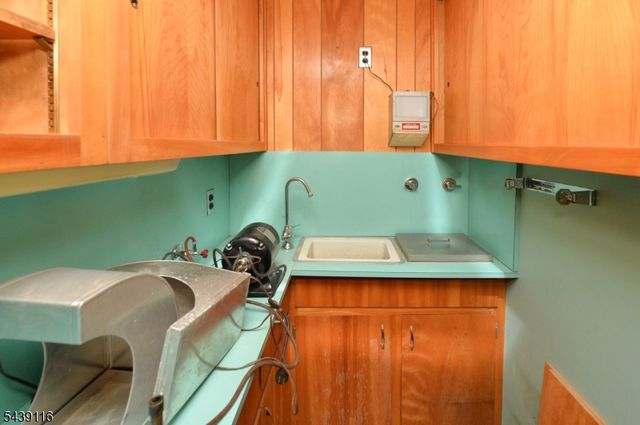 235 Godwin Ave, Wyckoff Twp., NJ 07481
