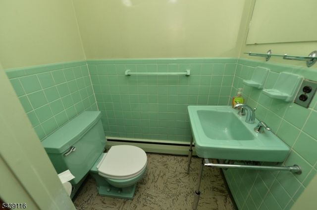 235 Godwin Ave, Wyckoff Twp., NJ 07481