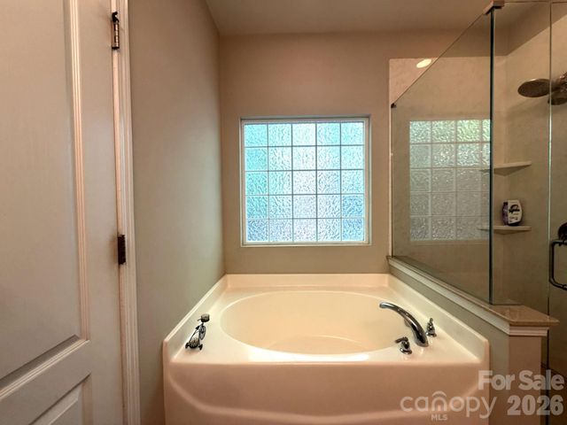1919 Corriente Court, Charlotte, NC 28213