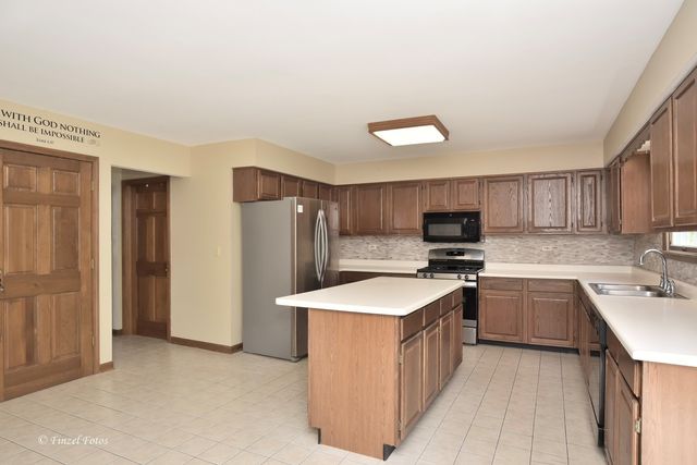 841 Hemlock Drive, Sleepy Hollow, IL 60118
