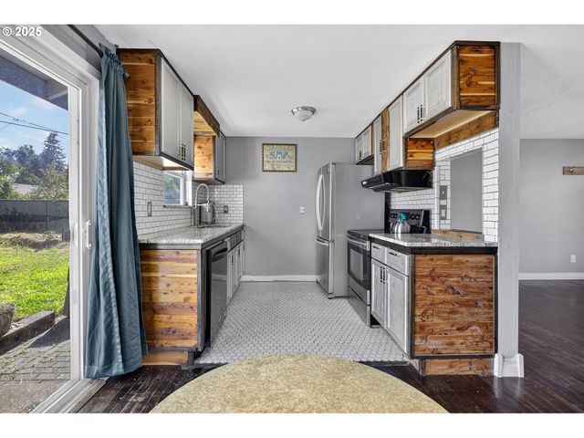 1515 W QUINALT St, Springfield, OR 97477