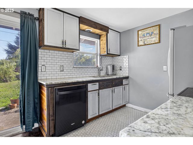 1515 W QUINALT St, Springfield, OR 97477