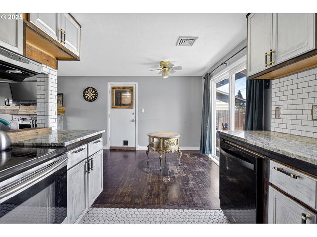 1515 W QUINALT St, Springfield, OR 97477