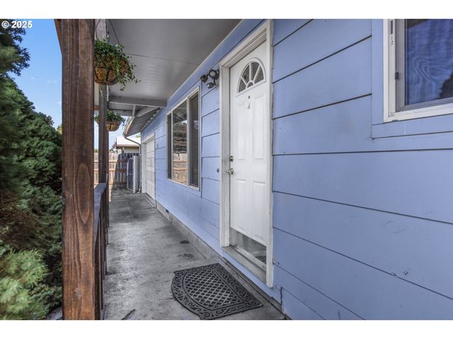 1515 W QUINALT St, Springfield, OR 97477