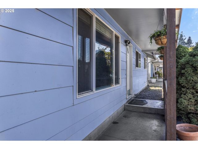 1515 W QUINALT St, Springfield, OR 97477