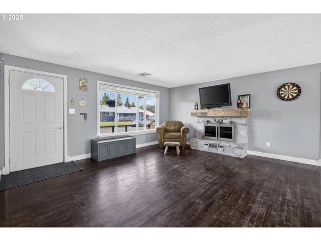 1515 W QUINALT St, Springfield, OR 97477