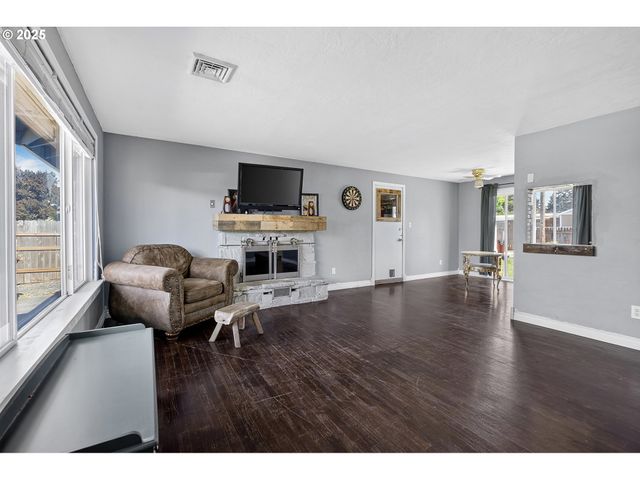 1515 W QUINALT St, Springfield, OR 97477