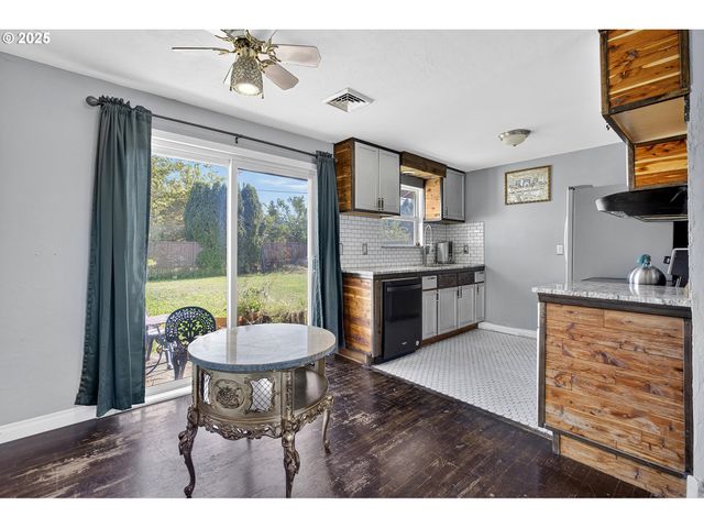 1515 W QUINALT St, Springfield, OR 97477