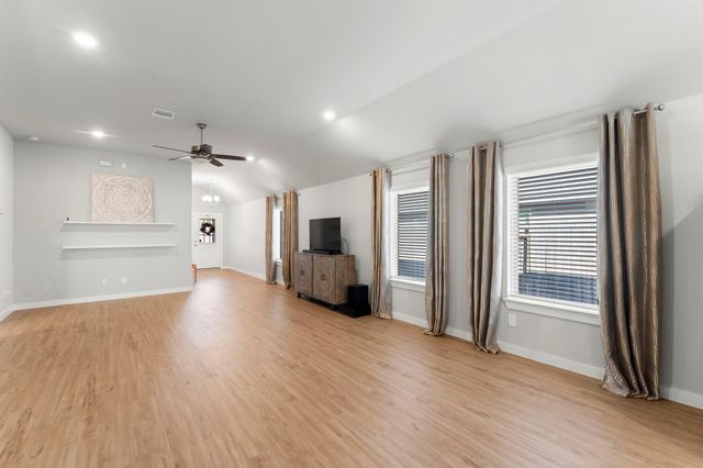 928 Gentle Moss Drive, Magnolia, TX 77354