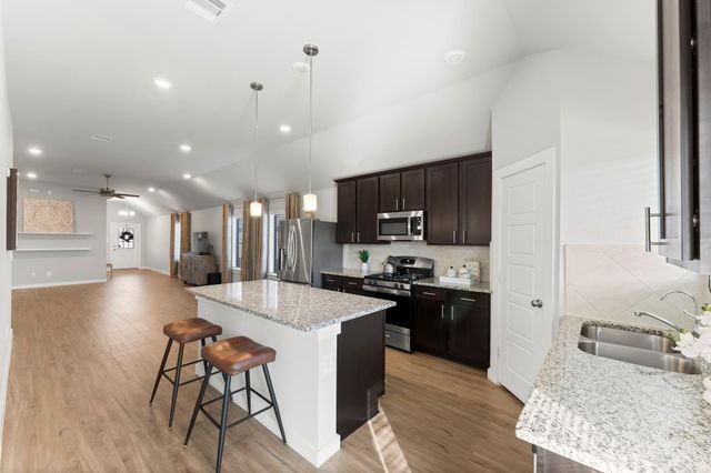 928 Gentle Moss Drive, Magnolia, TX 77354