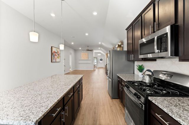 928 Gentle Moss Drive, Magnolia, TX 77354