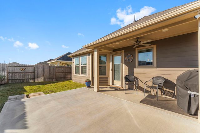 928 Gentle Moss Drive, Magnolia, TX 77354