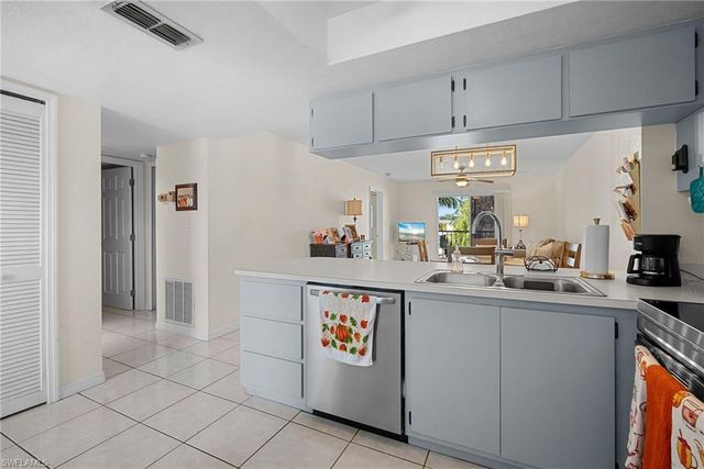 144 Cypress WAY E # 707, Naples, FL 34110