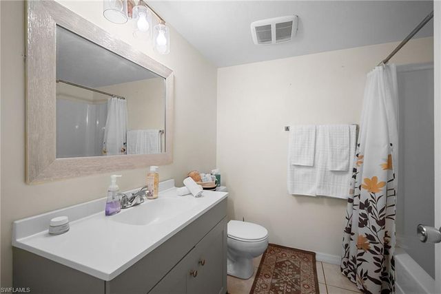 144 Cypress WAY E # 707, Naples, FL 34110