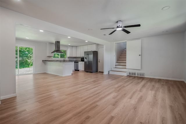 1421 S Scullin Avenue, Denison, TX 75020