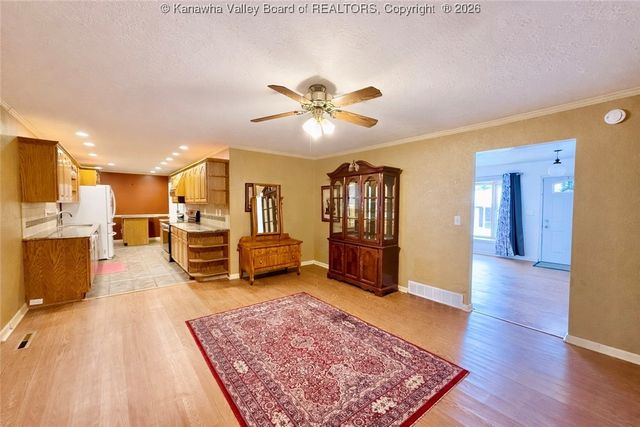 194 Shawnee Estates, Winfield, WV 25213