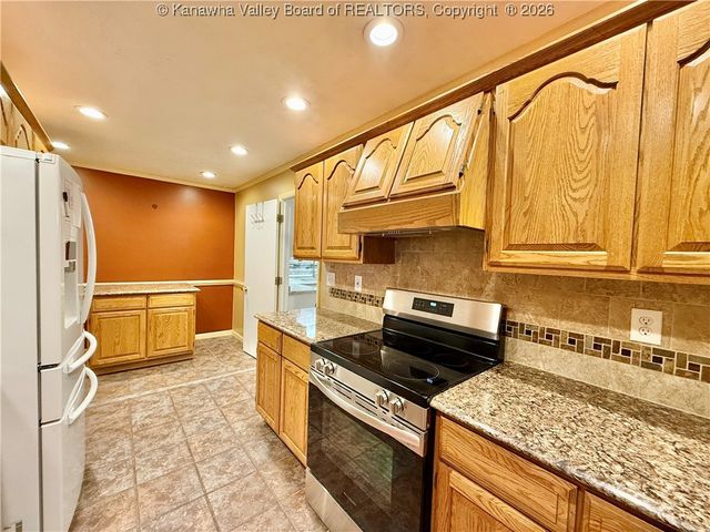 194 Shawnee Estates, Winfield, WV 25213