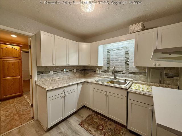 194 Shawnee Estates, Winfield, WV 25213