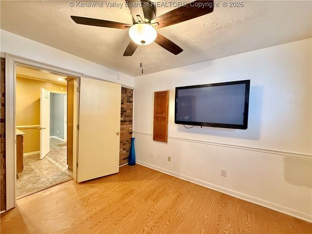 194 Shawnee Estates, Winfield, WV 25213