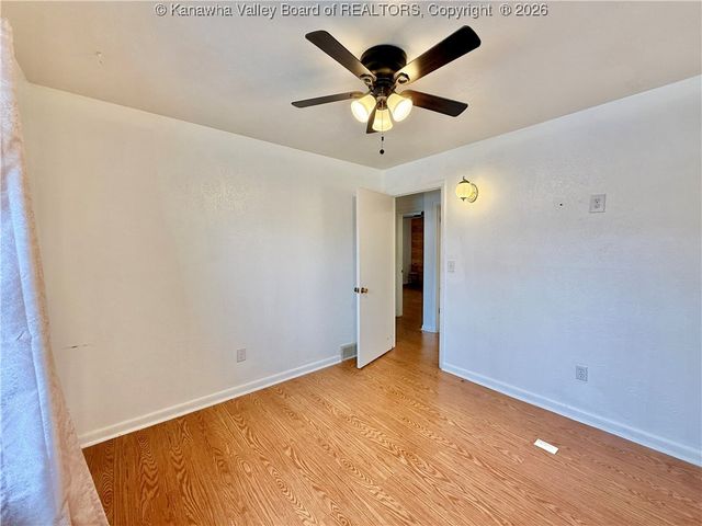 194 Shawnee Estates, Winfield, WV 25213