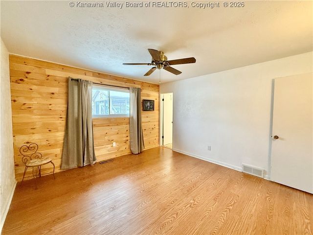 194 Shawnee Estates, Winfield, WV 25213