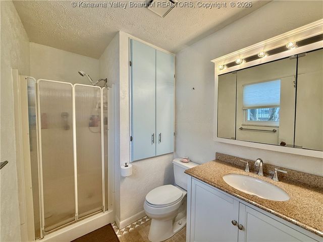 194 Shawnee Estates, Winfield, WV 25213