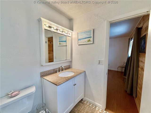 194 Shawnee Estates, Winfield, WV 25213